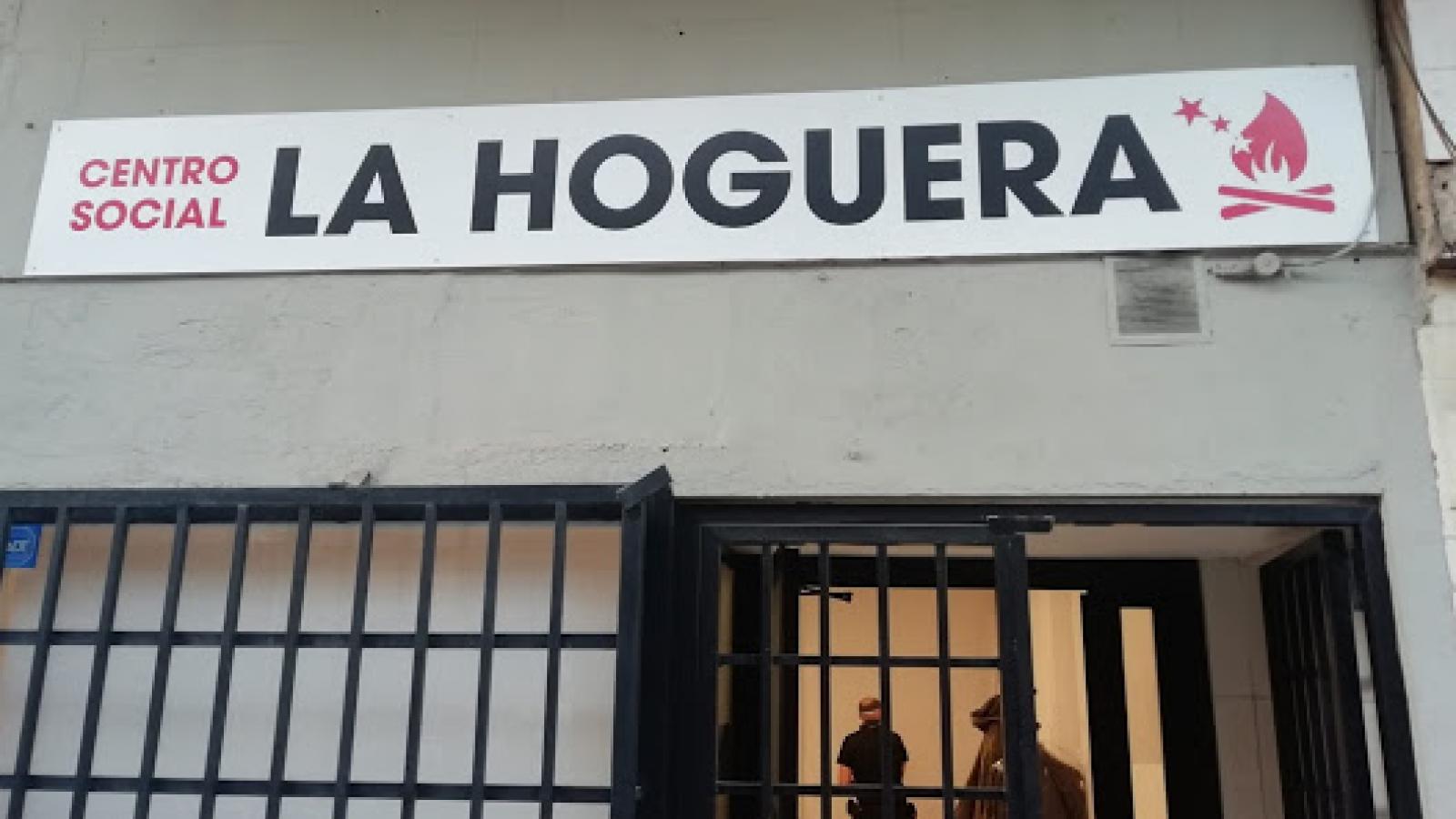 Fachada de donde nos encontrarás, el Centro Social LA HOGUERA (Calle Constitución 11, Fuenlabrada)